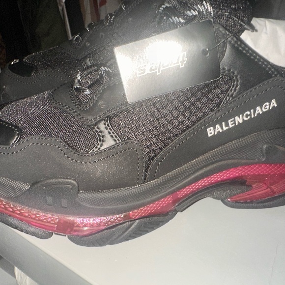 Brand new men’s BALENCIAGA Triple as sneakers in EU 42 - Picture 2 of 5